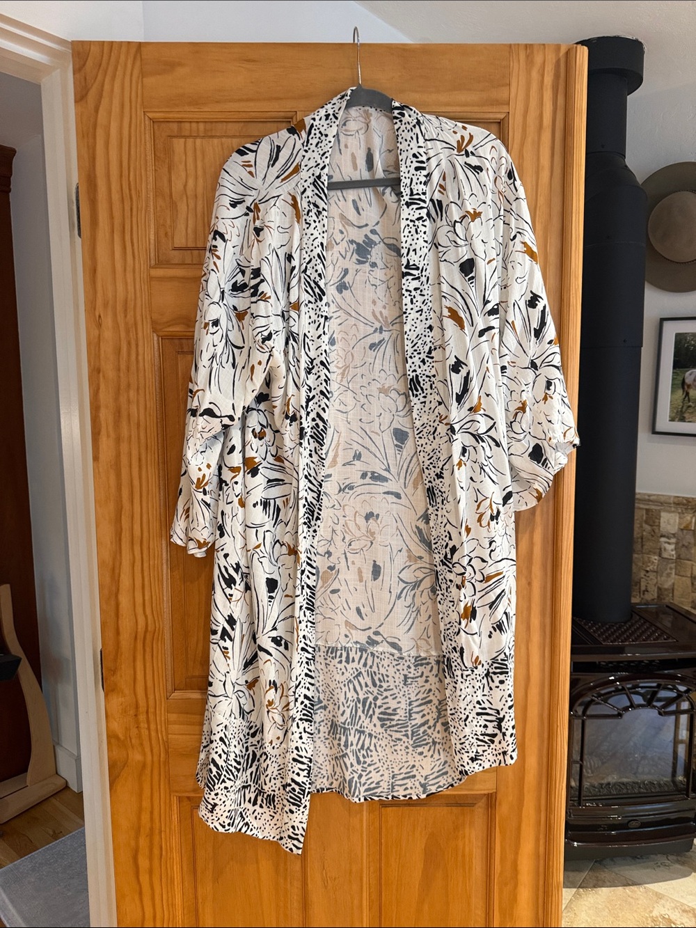 Women's Floral Print Lightweight Kimono Wrap - White/Black/Tan